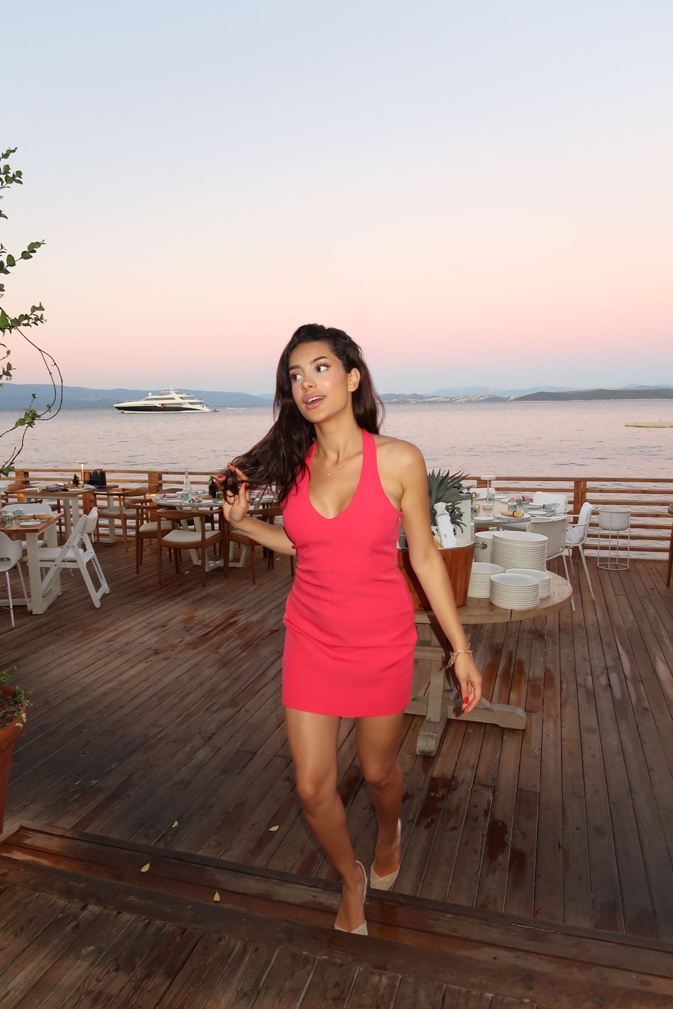 Élégance Corail – Mini Dress