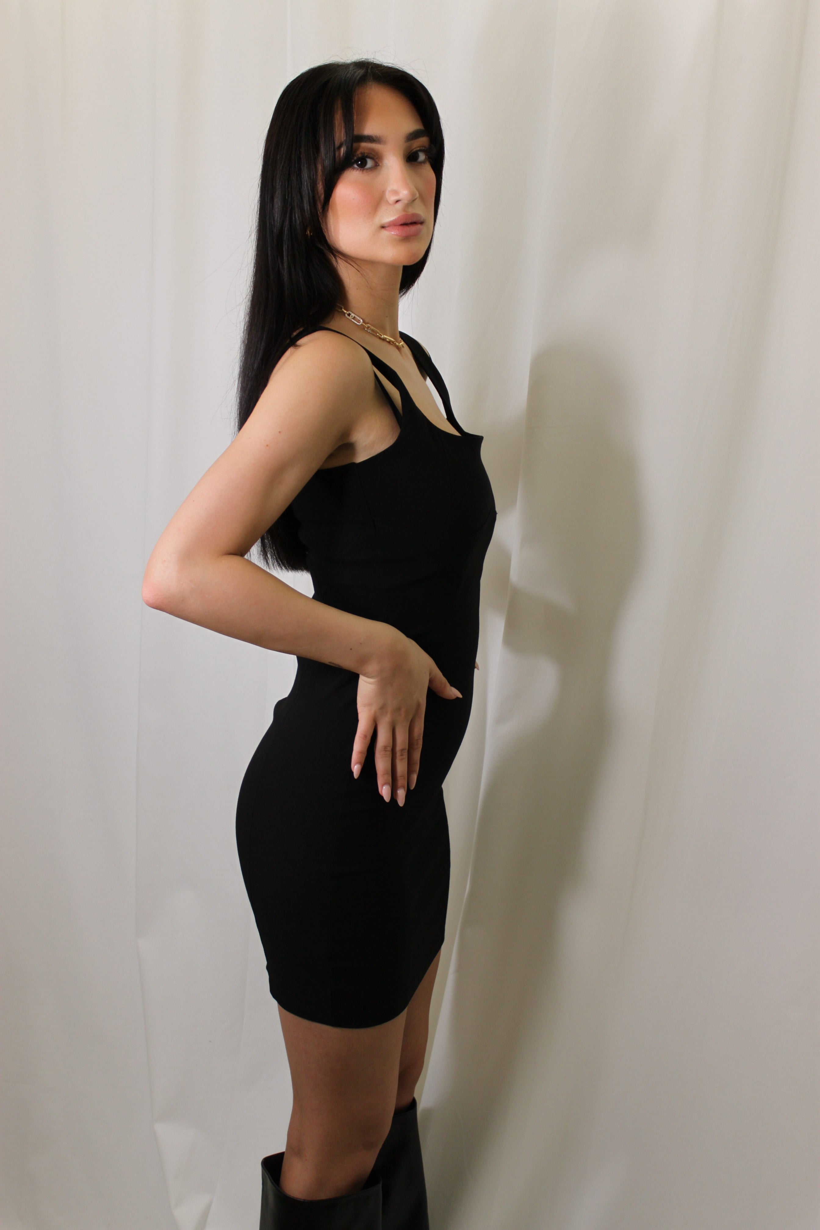 Naia Dress – Sculpted Minimalism