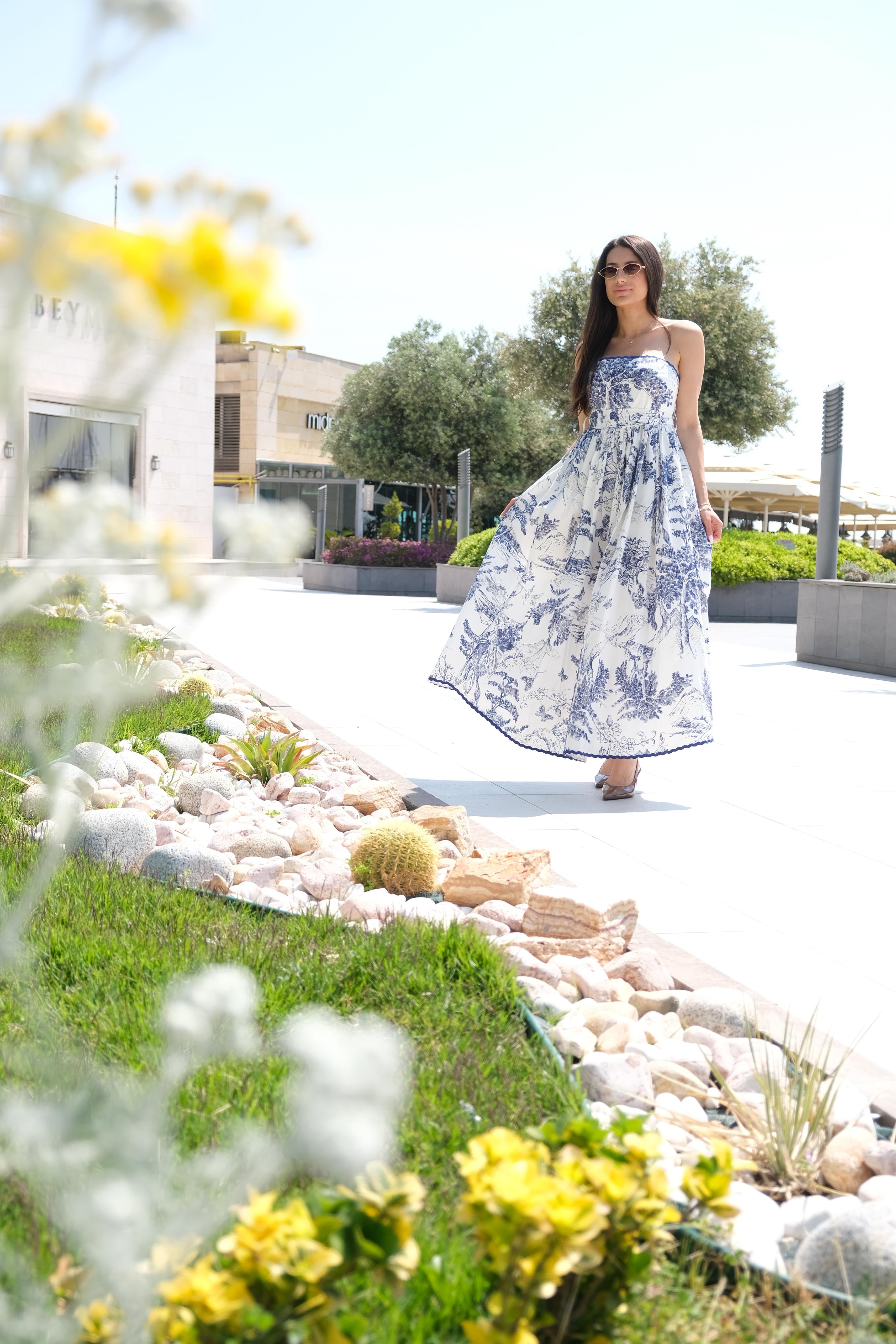 Bleu Jardin Midi Dress – White & Blue