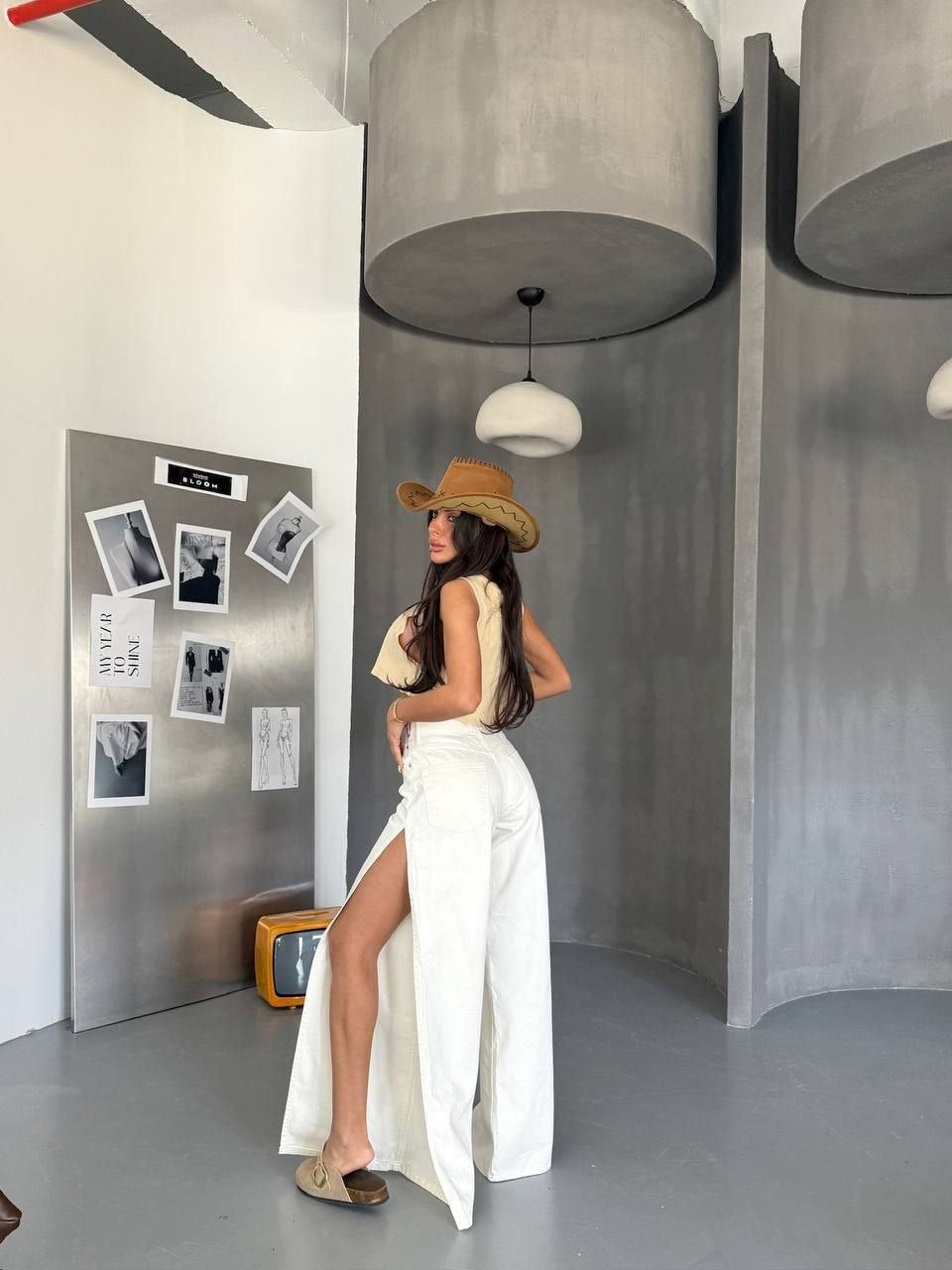 The White Statement Jeans